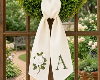 Fascia con ghirlanda di magnolie ricamata, fiocco per porta personalizzato con monogramma, decorazioni primaverili per la casa.