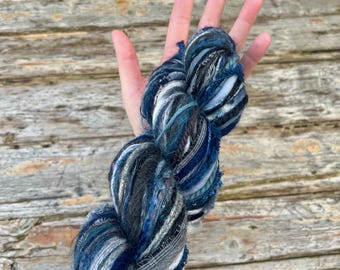 Fibras mixtas Stormy de 100 yardas / Tejido, adornos, muestrario de telar reciclado, bordado abstracto, crochet, manualidades, borlas, pompones