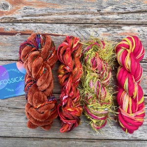Twist mini sustainable fibre skein | Upcycled weaving art yarn bundle, fibre art supply, mini loom yarn sampler, knit, mixed media, crochet