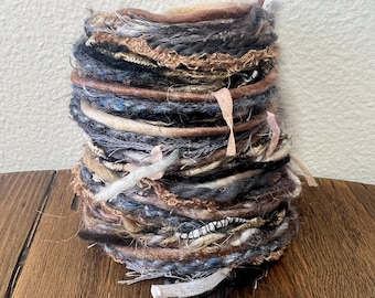 Paquete de hilo artístico sostenible Calico y fibras de tejido recicladas / Mini muestrario de hilo artístico para telar, diario de manualidades, hilado, borlas, adornos, pompones