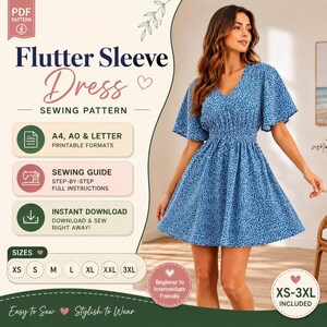 Può includere: Un cartamodello digitale per un vestito con maniche a volant. Il testo recita Flutter Sleeve Dress Sewing Pattern, formati stampabili A4, A0 e Letter, guida al cucito, download istantaneo e taglie XS-3XL incluse. L'abito è blu con motivo bianco.