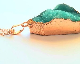 天然グリーンアゲートペンダントネックレス：ゴールドケーブルチェーン