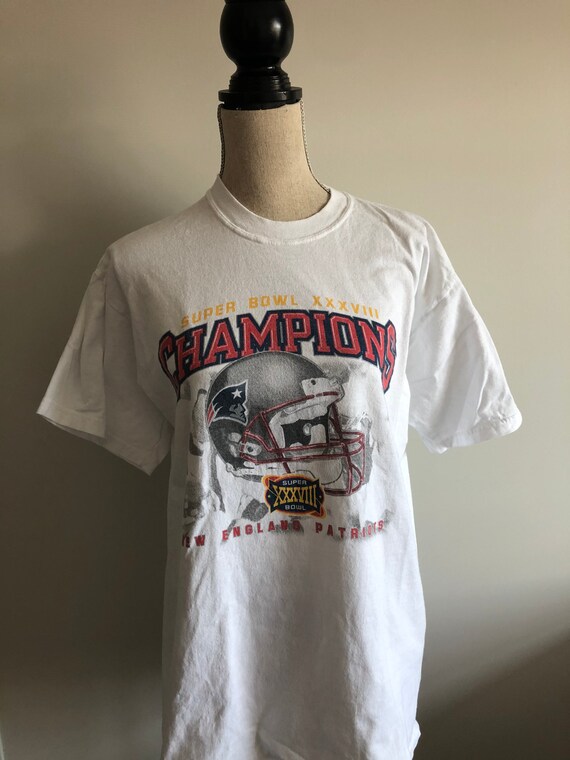 Vintage Patriots Superbowl XXXVII NFL Tshirt - image 1