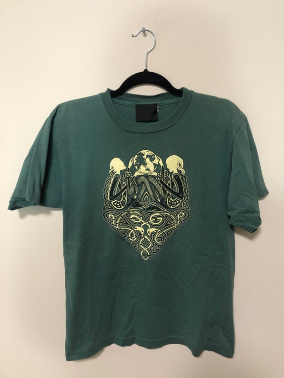 Rare Vintage Mother Earth Nature Celtic 90s Tshirt