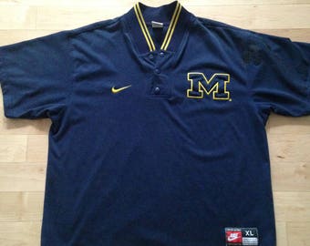 Vintage Michigan University Wolverines mid-90s Nike Shirt