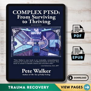 Può includere: Una copertina di libro digitale per Complex PTSD: From Surviving to Thriving, Second Edition di Pete Walker. La copertina presenta uno sfondo blu scuro con testo bianco e un collage centrale rettangolare di varie tessere di mosaico blu e viola.