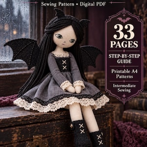Könnte beinhalten: Ein digitales PDF-Schnittmuster für eine Nocturne Fledermaus-Stoffpuppe. Das Cover zeigt eine Puppe mit schwarzem Garnhaar, Fledermausflügeln und einem grauen Kleid mit Spitzenbesatz. Der Text umfasst 33 Seiten, Schritt-für-Schritt-Anleitung und A4-Schnittmuster.