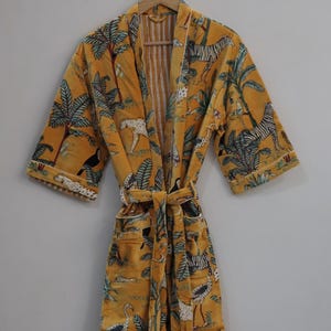 Senapsgrå sammetsmorgonrock för kvinnor, safari djurmönstrad kimono, lyxig djungelmorgonrock, zebraleopardmorgonrock, bohemisk present till henne