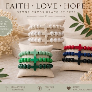 Conjunto de pulseras con cruz de piedra, tres pulseras coordinadas con cuentas y diferentes colores a elegir.