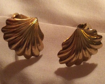 Vintage Clip On Shell Earrings