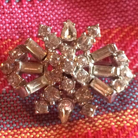 Vintage Sparkling Rhinestone Brooch Pin - image 3