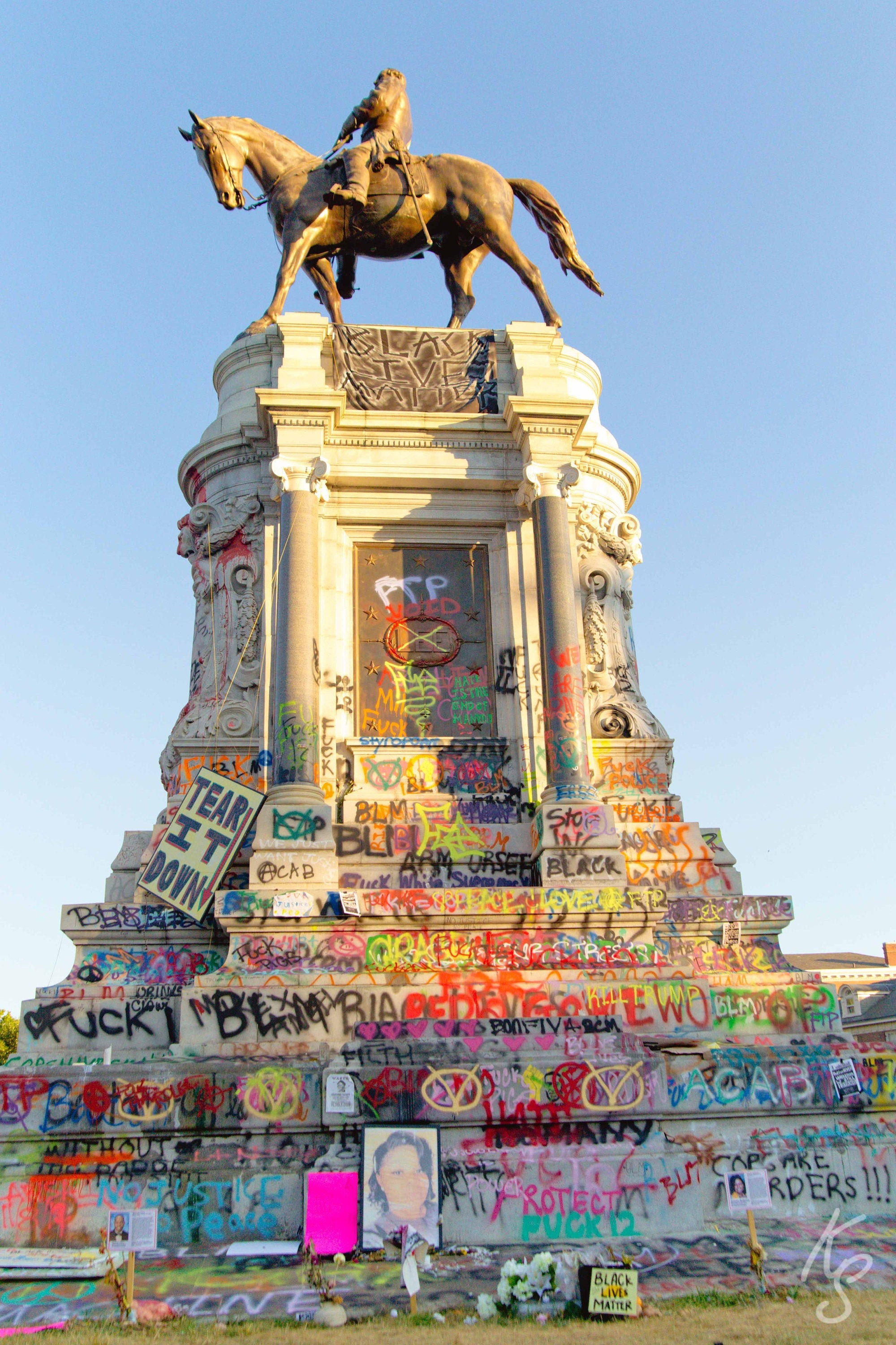 Robert E Lee Monument With Graffiti on Monument Ave Black - Etsy Singapore