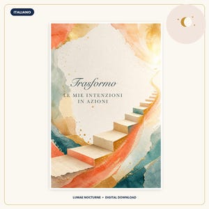 Op de afbeelding: Een rechthoekige wandkunstprint met een trap die naar een lichte achtergrond leidt, omringd door abstracte aquarelkleuren in koraal, blauwgroen en goud. De tekst luidt: Trasformo LE MIE INTENZIONI IN AZIONI.