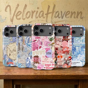 Peut inclure: Cinq coques de smartphone alignées, chacune présentant un collage unique d'autocollants et de graphismes sur le thème western. Les designs incluent diverses nuances de bleu, rose et rouge, avec des illustrations de bottes, chapeaux, cactus.