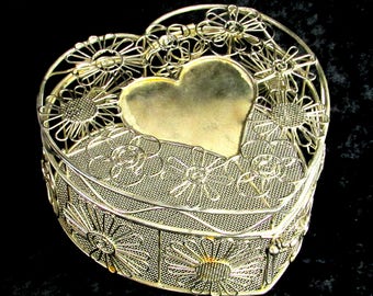 Latching Silver Heart Box - Locking Mesh Wired Basket