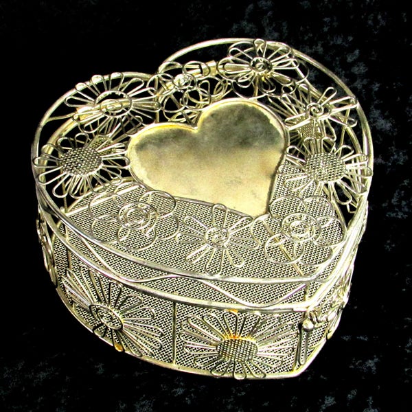 Latching Silver Heart Box - Locking Mesh Wired Basket