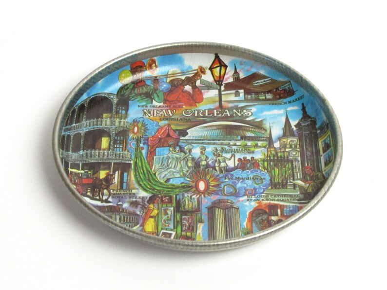 New Orleans Tin Plate Tray Dish Home Decor Vintage 1960s Souvenir Art Artist Signed immagine 10