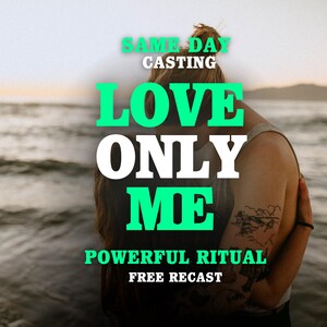 Puede incluir: Un gráfico digital con el texto SAME DAY CASTING LOVE ONLY ME POWERFUL RITUAL FREE RECAST superpuesto sobre una fotografía de dos personas abrazándose junto al océano al atardecer. El texto aparece en verde brillante y blanco.