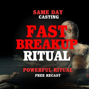 Op de afbeelding: Een beige stoffen pop met een knoopoog en gestikte details, vergezeld van touw en rode spelden. De tekst luidt: SAME DAY CASTING, FAST BREAKUP RITUAL, POWERFUL RITUAL, FREE RECAST. De pop is geplaatst tegen een donkere achtergrond.