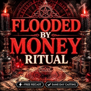 Puede incluir: Una exhibición ritual con el texto FLOODED BY MONEY RITUAL en rojo y blanco, flanqueado por dos velas negras en soportes ornamentados. Dos botellas de vidrio etiquetadas Abundance Elixir y Prosperity Oil junto a billetes y un cuenco central.
