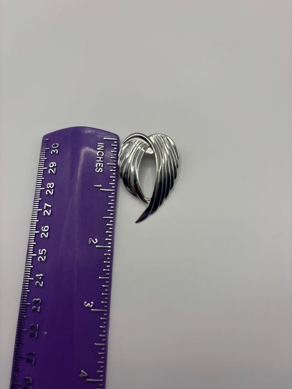 Signed Jeri-Lou Silver Tone Wing Scarf Clip, Mid-Century Angel Wing Holder View 5