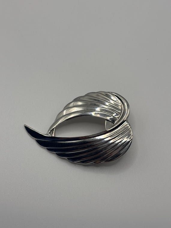Signed Jeri-Lou Silver Tone Wing Scarf Clip, Mid-Century Angel Wing Holder View 4