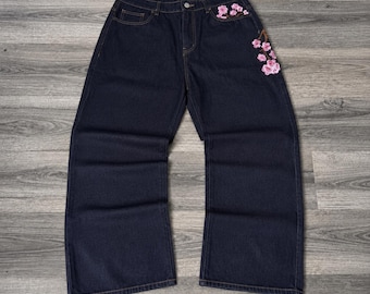 Pantalones vaqueros unisex estilo retro japonés con estampado floral de flores de cerezo estilo Y2K – Negro/Rosa