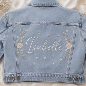 Chaqueta vaquera de novia personalizada, chaqueta vaquera de novia a medida, chaqueta de boda con nombre y bordado floral, regalo para despedida de soltera