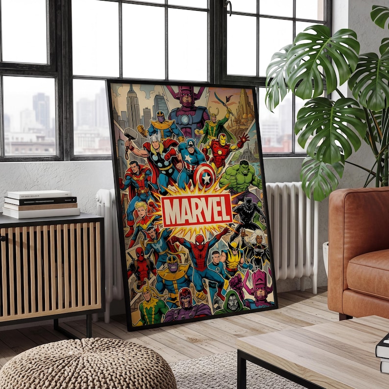 K&ouml;nnte beinhalten: Ein rechteckiges gerahmtes Poster mit einer farbenfrohen Comic-Illustration verschiedener Marvel-Charaktere, darunter Spider-Man, Thor, Iron Man, Hulk und Thanos, die ein zentrales rot-wei&szlig;es Marvel-Logo vor einer Stadtkulisse umgeben.