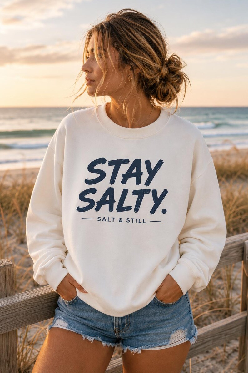 Stay Salty Küsten-Sweatshirt, Vintage-inspiriertes Rundhals-Sweatshirt, Geschenk für Strandliebhaber Bild 2