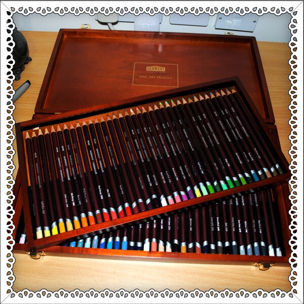 72 x matite Derwent Coloursoft in una custodia di legno per artisti e studenti d'arte