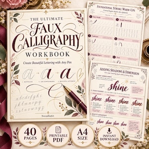 Op de afbeelding: Het Ultimate Faux Calligraphy Workbook met een bordeauxrode pen, inclusief oefenpagina's voor lijnen en schaduwen. De kaft toont de titel, het alfabet en het NovaHabit-logo, met vier iconen voor 40 pagina's, printbare PDF, A4-formaat en directe download.