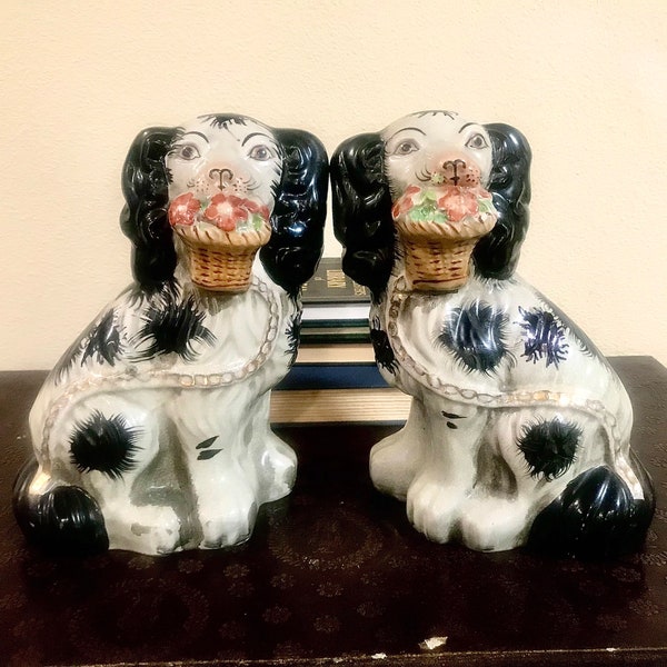 Staffordshire dog set with flower baskets, black
