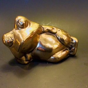 Vintage Brass Frog Figurine: Reclining Toad Paperweight, India