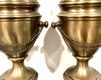 Lámparas de mesa estilo urna de latón vintage, estilo señorial inglés con cadena drapeada.