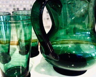 Hand-Blown Emerald Green Glass Pitcher Set: Mid-Century Drinkware