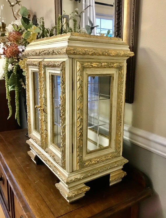 職人細工貴重品イタリア製 Horchow Display Cabinet送料込み Gilt Wood & Beveled Glass Display Cabinet Vitrine, Mirrored Curio