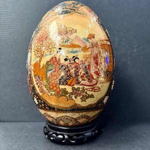 Vintage Satsuma Porcelain Egg: Large Asian Art with Geisha & Gold