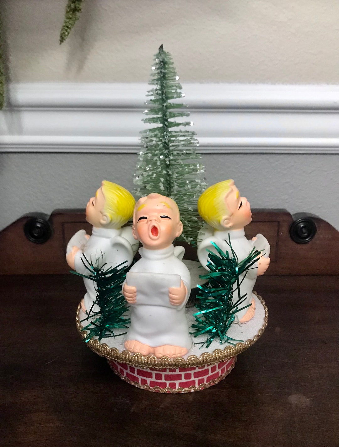Retro Kitschy CHRISTMAS CHOIR BOY Angels Music Box Rotates to Jingle