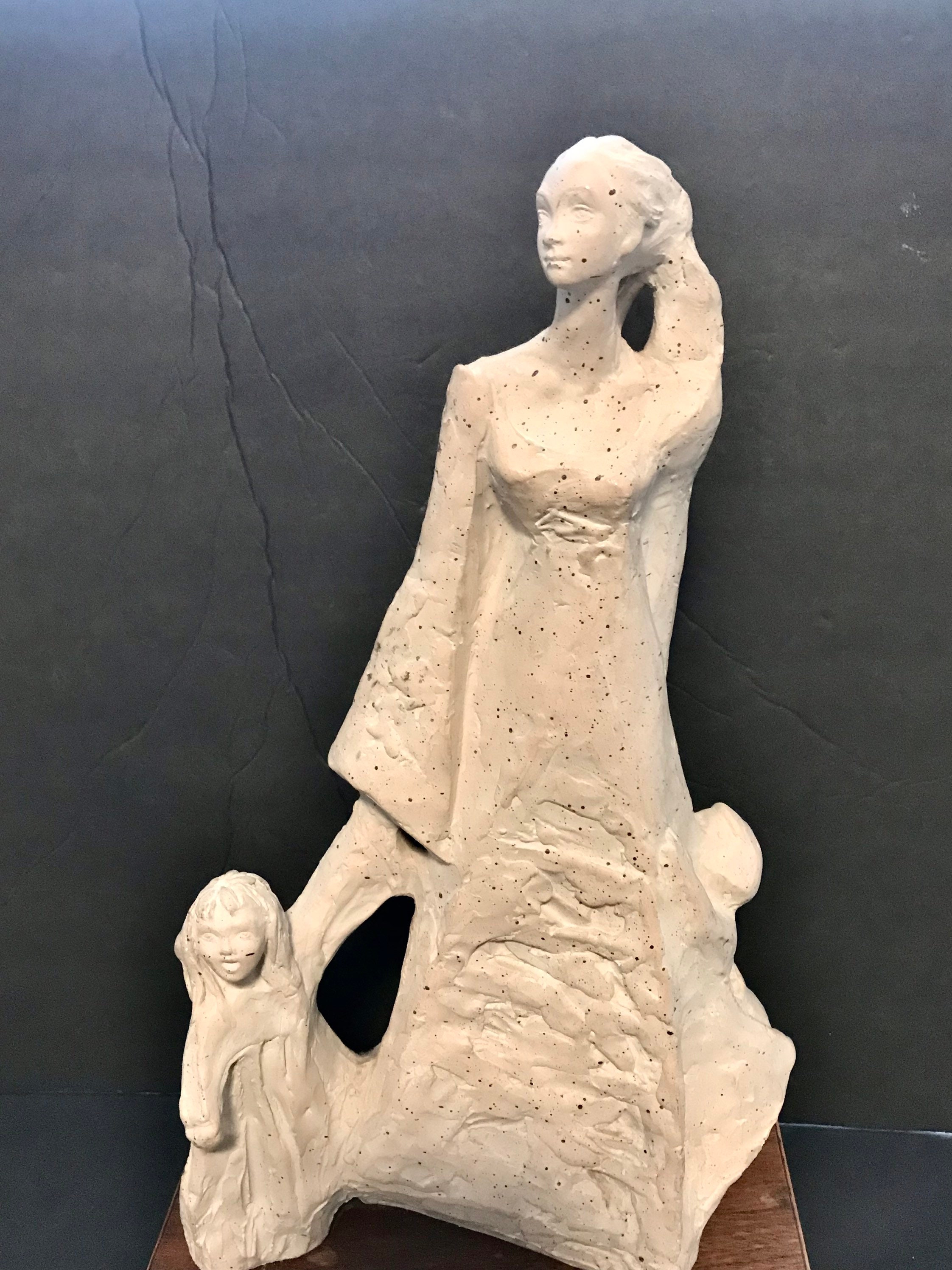 Austin Sculpture 15in Mother and Children Figural Austin