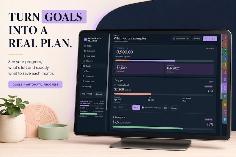 Peut inclure: Une interface num&eacute;rique de budget et de planification affich&eacute;e sur un &eacute;cran d'ordinateur. L'&eacute;cran pr&eacute;sente des objectifs financiers, des barres de progression d'&eacute;pargne et des cibles mensuelles. Le texte indique : TURN GOALS INTO A REAL PLAN. See your progress, what's left and exactly what to save each month. GOALS + AUTOMATIC PROGRESS.