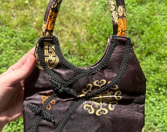 Vintage Y2K Cheongsam Mini-Geldbörse, brauner Satin, goldener Bambus-Krokodilverschluss, Abendtasche