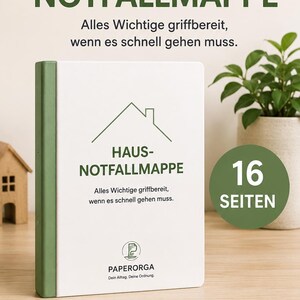 Może przedstawiać: Biały segregator z zielonym grzbietem zatytułowany HAUS-NOTFALLMAPPE, z ikoną domu i tekstem Alles Wichtige griffbereit, wenn es schnell gehen muss. Okładka zawiera nazwę marki PAPERORGA oraz tekst 16 SEITEN, PDF-DATEI, SOFORT-DOWNLOAD, SELBST AUSFÜLLEN & AUSDRUCKEN.