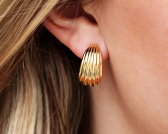 Shell Earrings - Vintage Ribbed Earrings - Vintage Gold Hoops - Gold Shell Hoop - Huggie Hoops - Beach Vibe - Statement Earrings