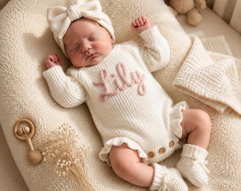Tutina personalizzata per neonato con nome / Completo personalizzato in maglia per neonato per il rientro a casa / Regalo per baby shower / Completo per annunciare la nascita di un bambino o una bambina