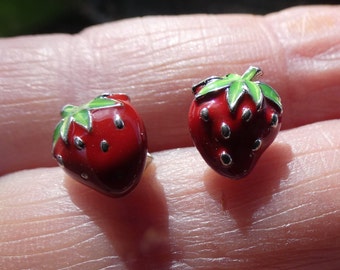 Tiny strawberry stud earrings - enameled - 2769