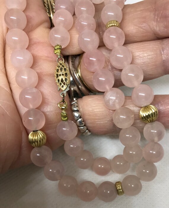 Beautiful rose quartz bead necklace w 14kt gold f… - image 3