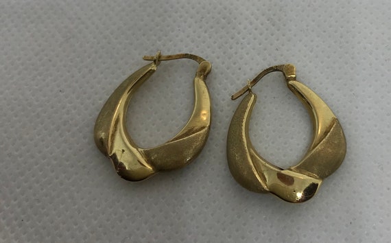 10kt gold earrings, so pretty, and dainty.  2 grm… - image 1