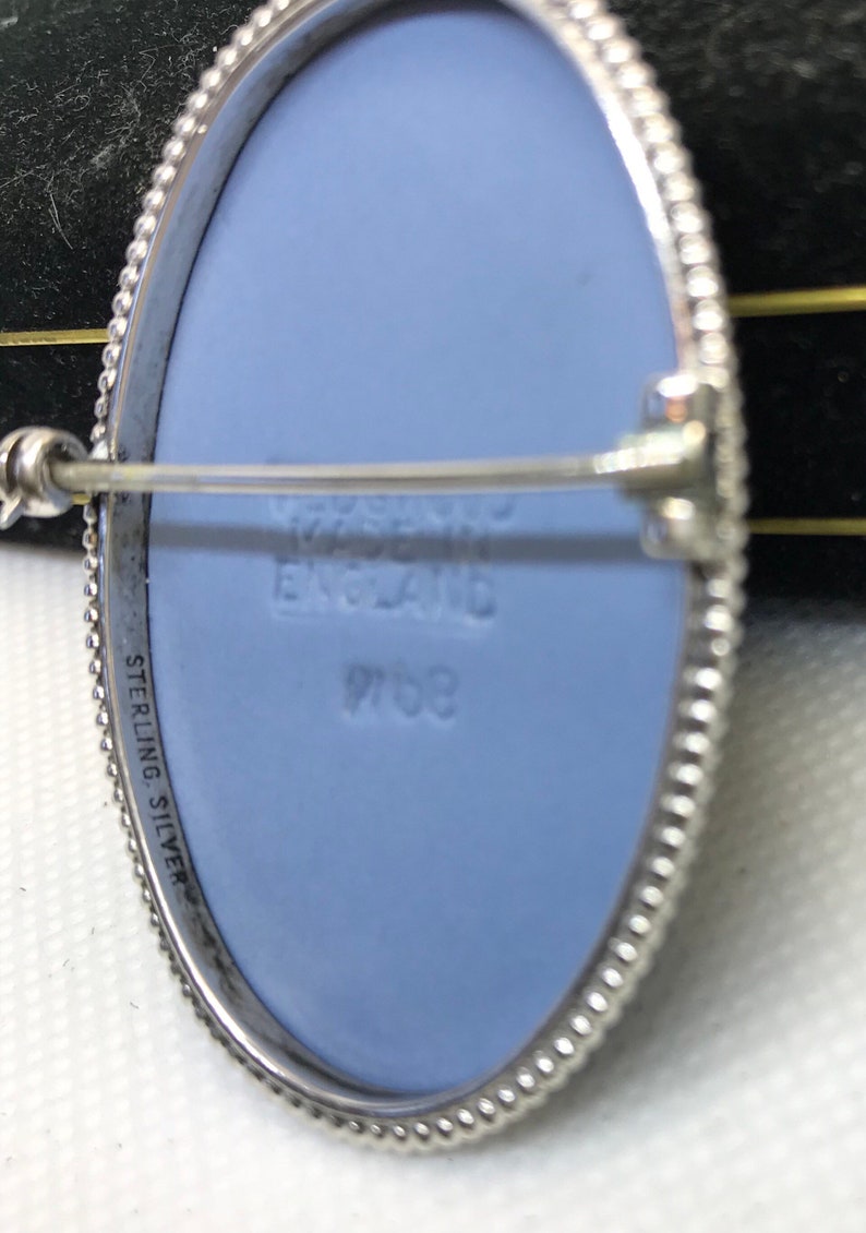 17grms Sterling silver wedgewood pin brooch great condition 52x36mm 3576