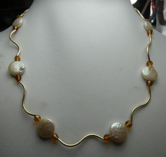 18 kt gold coin pearl necklace--16" long--10 grms… - image 1
